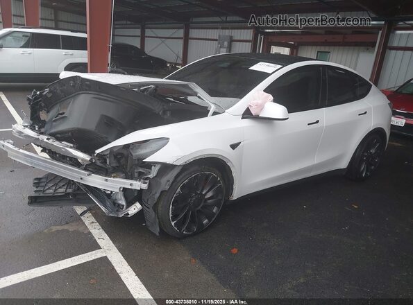 7SAYGDEF6RF107770 2024 TESLA MODEL Y White Front left