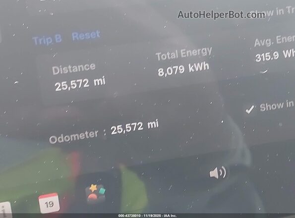 7SAYGDEF6RF107770 2024 TESLA MODEL Y White 360 interior view