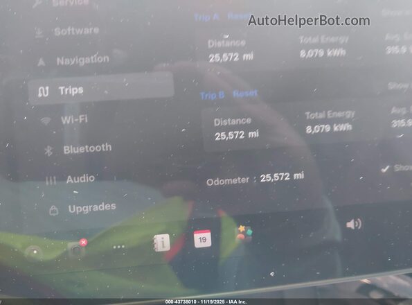 7SAYGDEF6RF107770 2024 TESLA MODEL Y White Rear seats view