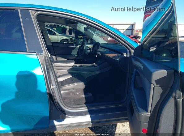 7SAYGDEF7NF554716 2022 TESLA MODEL Y Синий Вид салона спереди