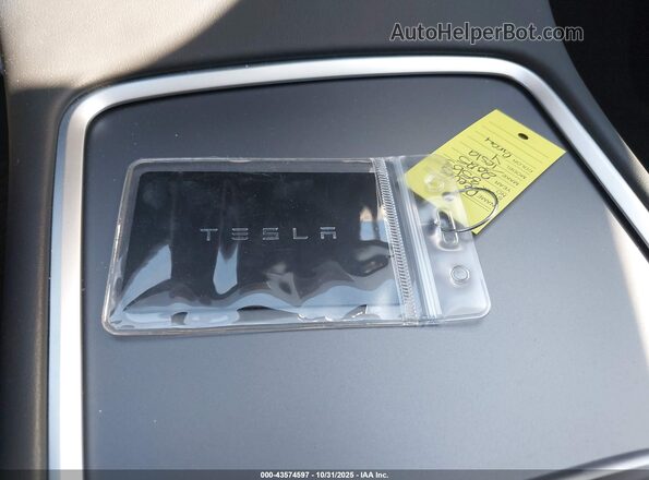 7SAYGDEF7SA350765 2025 TESLA MODEL Y Серый Вид панели приборов