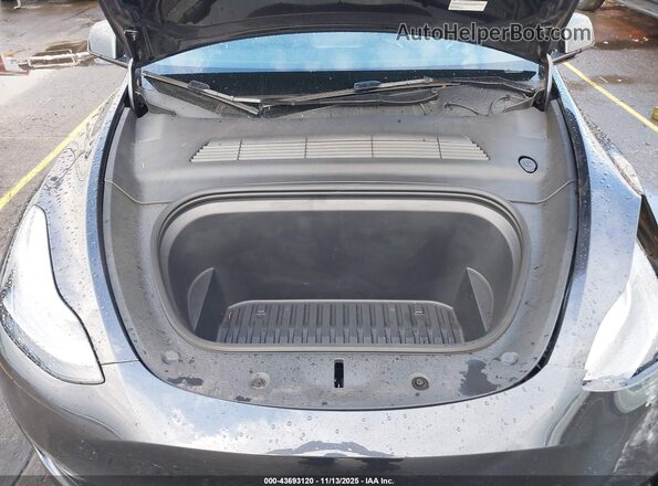 7SAYGDEF8RF089515 2024 TESLA MODEL Y Gray უკანა ხედი
