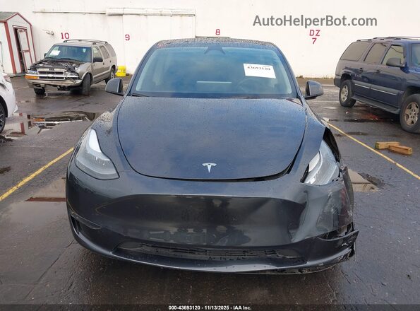 7SAYGDEF8RF089515 2024 TESLA MODEL Y Gray ხელსაწყოთა პანელის ხედი