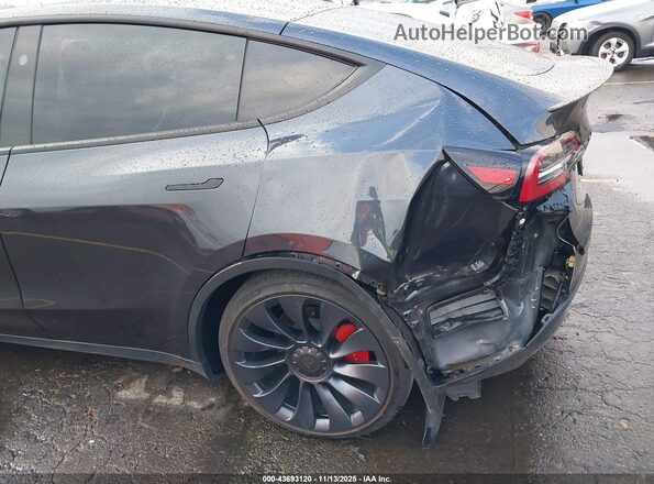 7SAYGDEF8RF089515 2024 TESLA MODEL Y Gray 