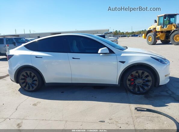 7SAYGDEFXNF372072 2022 TESLA MODEL Y White Vista interior trasera