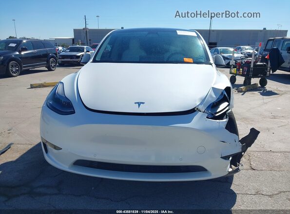 7SAYGDEFXNF372072 2022 TESLA MODEL Y White Vista del cuadro de instrumentos