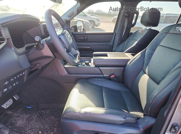 7SVAAABA0SX050880 2025 TOYOTA SEQUOIA Серый Вид салона спереди