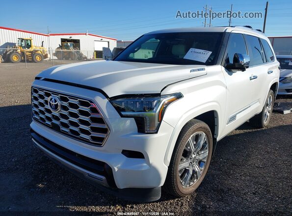 7SVAAABA2RX042516 2024 TOYOTA SEQUOIA White Widok z przodu