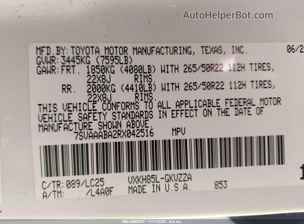 7SVAAABA2RX042516 2024 TOYOTA SEQUOIA White Widok komory silnika