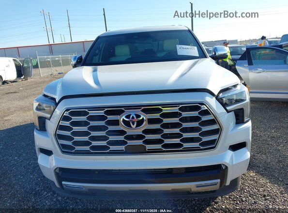 7SVAAABA2RX042516 2024 TOYOTA SEQUOIA White Widok wnętrza z tyłu