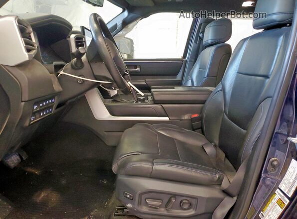 7SVAAABA3PX012860 2023 TOYOTA SEQUOIA Blue Widok wnętrza z przodu
