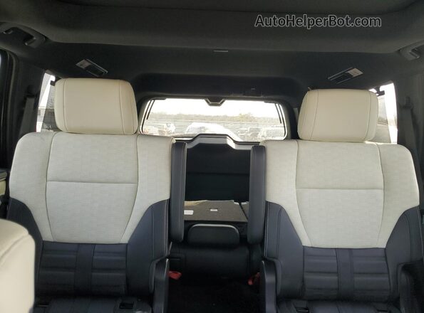 7SVAAABA4RX038256 2024 TOYOTA SEQUOIA Gray Հետևի նստատեղերի տեսք
