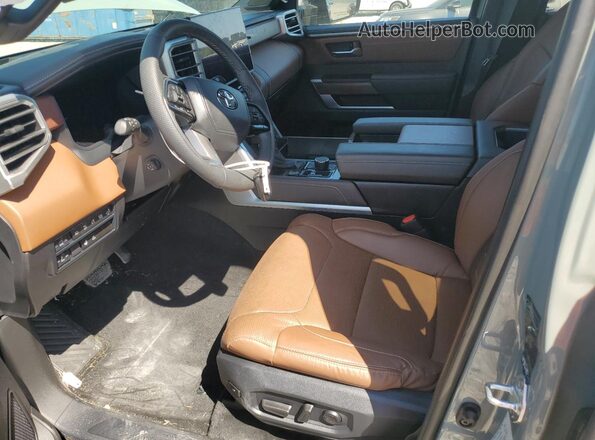 7SVAAABA4SX063521 2025 TOYOTA SEQUOIA Green Front interior view