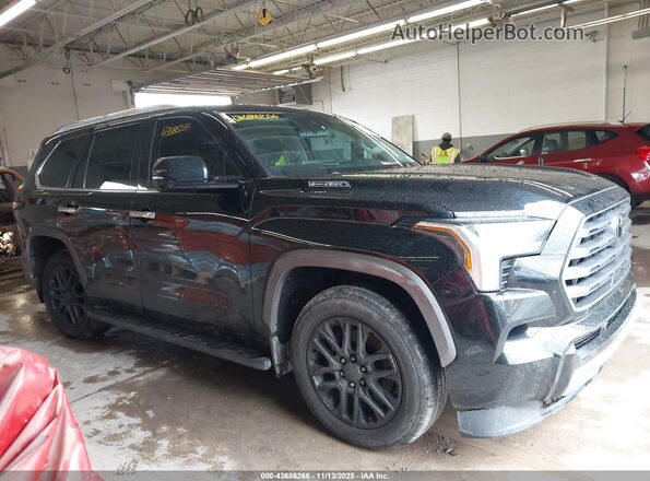 7SVAAABA8RX024831 2024 TOYOTA LIMITED Black Widok wnętrza z tyłu