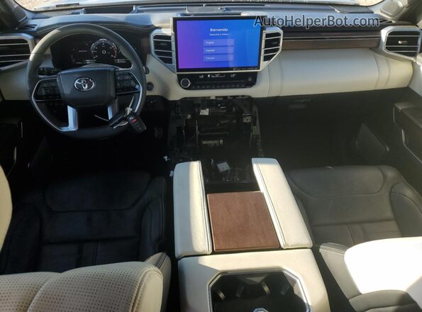 7SVAAABA9PX018145 2023 TOYOTA SEQUOIA Silver Widok deski rozdzielczej
