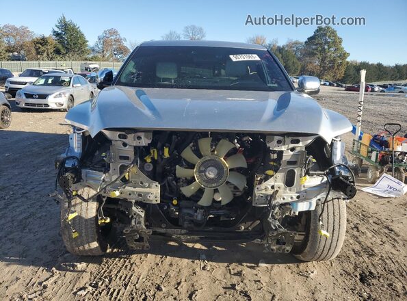 7SVAAABA9PX018145 2023 TOYOTA SEQUOIA Silver Widok z przodu