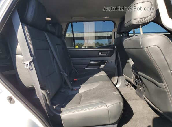 7SVAAABA9RX047969 2024 TOYOTA SEQUOIA Белый Вид задней части салона