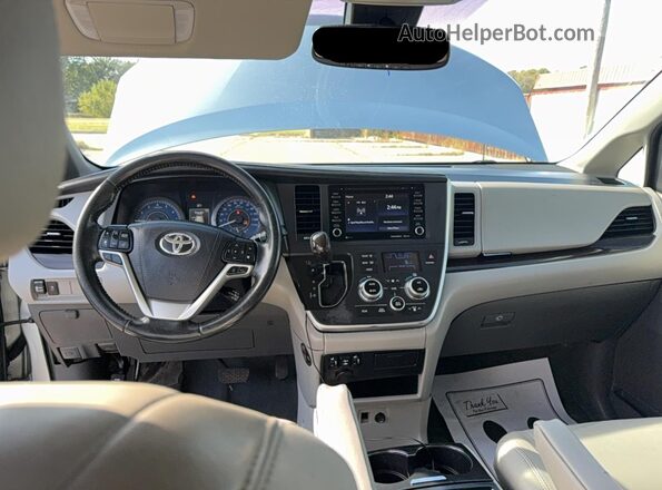 5TDYZ3DC0LS030115 2020 TOYOTA LE Silver უკანა სავარძლების ხედი