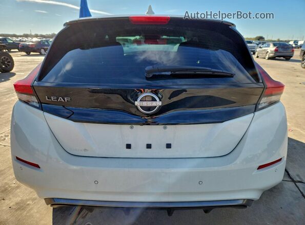 1N4AZ1BVXPC555111 2023 NISSAN LEAF White Вид салону спереду