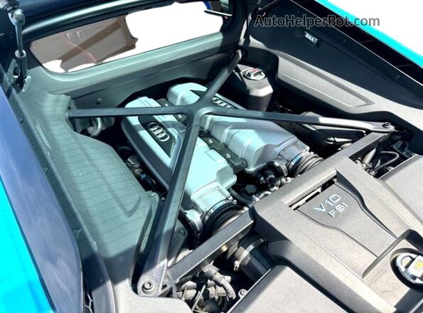 WUABAAFXXJ7902103 2018 AUDI R8 Белый Вид салона спереди