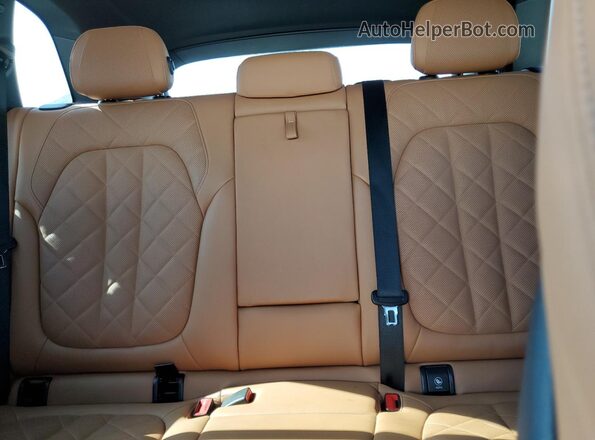 5UXTA6C08P9P05271 2023 BMW X5 White Widok wnętrza z tyłu