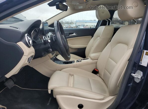 WDCTG4GB1HJ302212 2017 MERCEDES-BENZ GLA-CLASS Blue Vista del salpicadero
