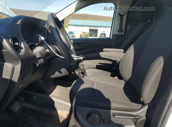 W1YV0CEY2N3989166 2022 MERCEDES-BENZ METRIS White Widok wnętrza z przodu
