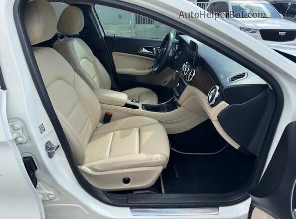 WDCTG4EB3KJ551881 2019 MERCEDES-BENZ GLA-CLASS White 