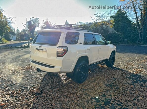 JTENU5JR9N6034636 2022 TOYOTA 4RUNNER White Widok z przodu