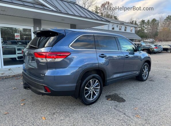 5TDJGRFH1JS037638 2018 TOYOTA HIGHLANDER HYBRID Blue Front view