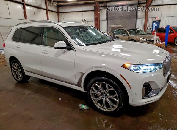 5UXCW2C09L9B78512 2020 BMW X7 White Front view