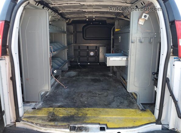 1GTW7AFP8P1170515 2023 GMC SAVANA White Սալոնի հետևի տեսք