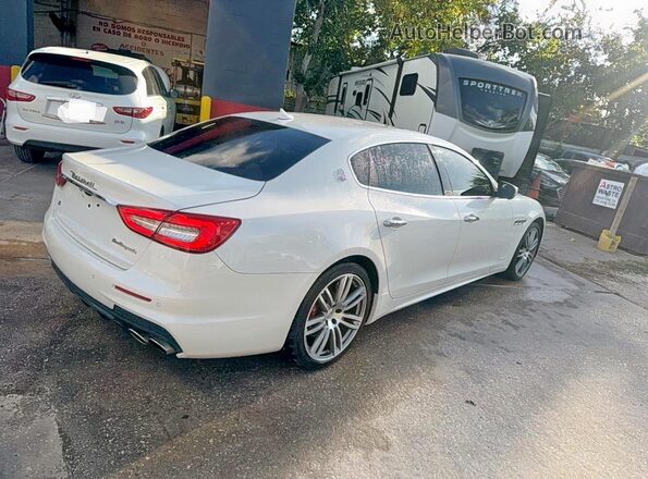 ZAM56RPS0H1236696 2017 MASERATI QUATTROPOR White Vista frontal