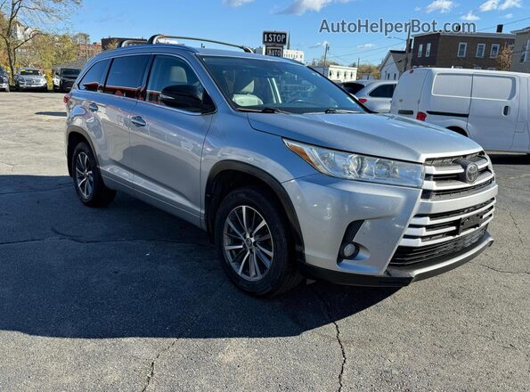 5TDJZRFH5JS556444 2018 TOYOTA HIGHLANDER Silver 