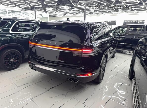 5LM5J7WC7RGL00595 2024 LINCOLN AVIATOR Black Widok z przodu