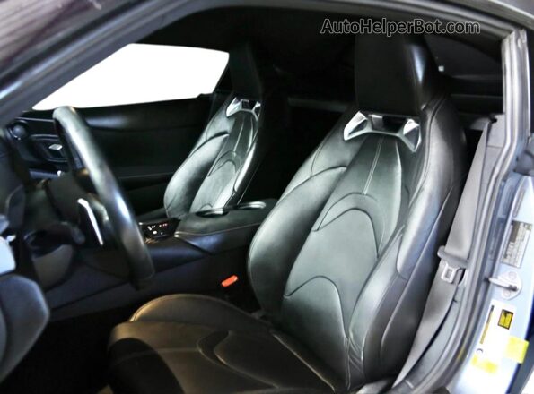 WZ1DB4C06LW026362 2020 TOYOTA SUPRA Серебряный Вид салона спереди