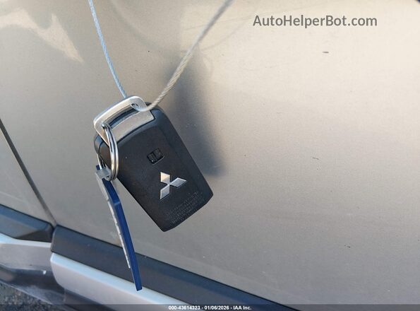 JA4AD3A31LZ048748 2020 MITSUBISHI OUTLANDER Silver Вид панелі приладів
