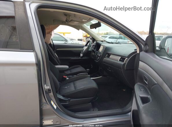 JA4AD3A33JZ017286 2018 MITSUBISHI OUTLANDER Silver Widok wnętrza z przodu