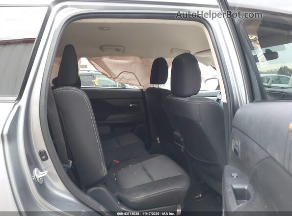 JA4AD3A33JZ017286 2018 MITSUBISHI OUTLANDER Silver Widok naklejki z numerem VIN
