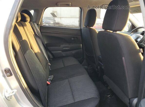 JA4AP3AU0LU006441 2020 MITSUBISHI OUTLANDER Серебряный Вид задней части салона