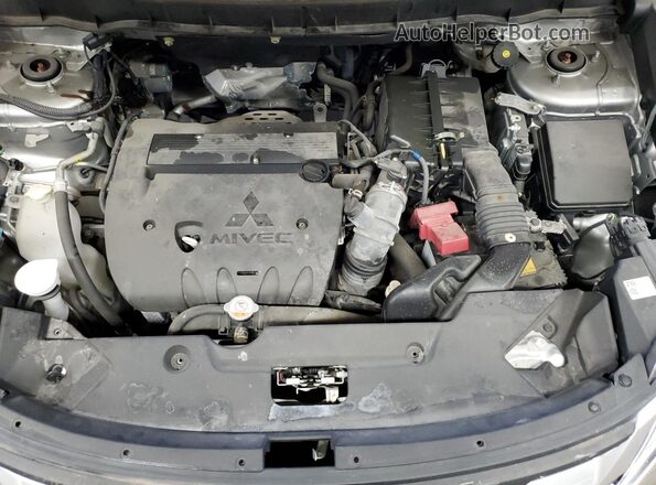 JA4AP3AU3LU021483 2020 MITSUBISHI OUTLANDER Silver Widok wnętrza z tyłu