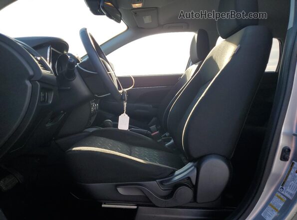 JA4APUAU2MU002446 2021 MITSUBISHI OUTLANDER Silver Widok wnętrza z przodu