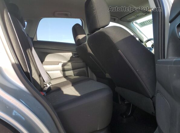 JA4APUAU2MU002446 2021 MITSUBISHI OUTLANDER Silver Widok wnętrza z tyłu