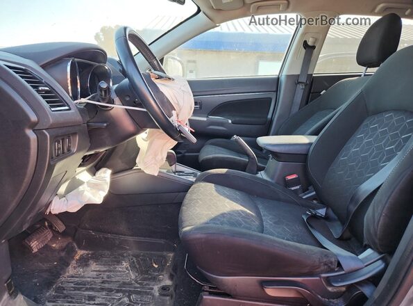 JA4APVAU6MU018347 2021 MITSUBISHI OUTLANDER Серебряный Вид салона спереди