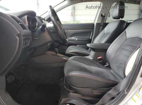 JA4APVAU6NU019239 2022 MITSUBISHI OUTLANDER Silver Вид салону спереду