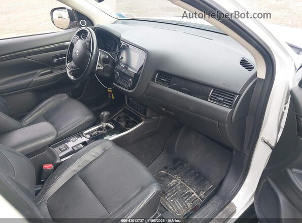 JA4JZ4AX9JZ010109 2018 MITSUBISHI OUTLANDER White წინა სალონის ხედი