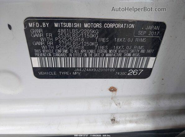JA4JZ4AX9JZ010109 2018 MITSUBISHI OUTLANDER White ძრავის განყოფილების ხედი