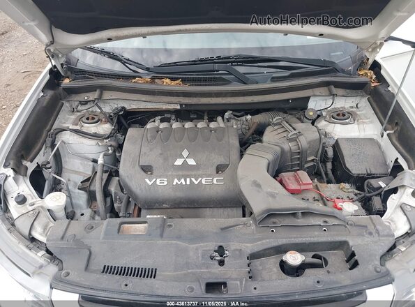 JA4JZ4AX9JZ010109 2018 MITSUBISHI OUTLANDER White უკანა ხედი