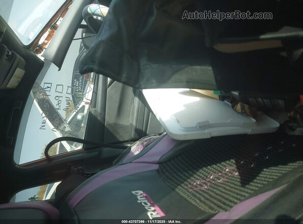 JF1VBAF62N9010264 2022 SUBARU WRX Orange Вид салону спереду
