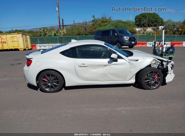 JF1ZCAC13H9602607 2017 SUBARU BRZ White Widok zestawu wskaźników
